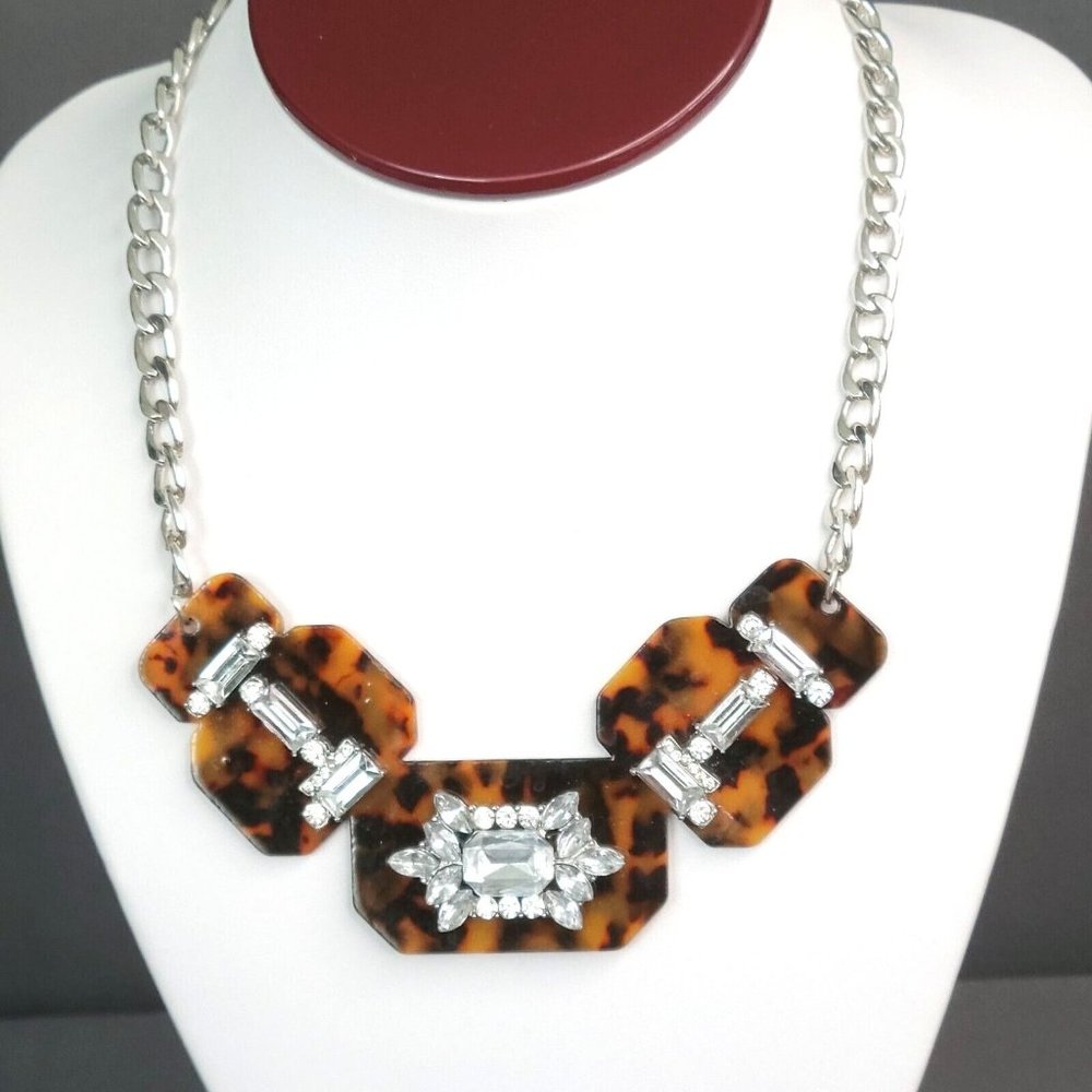 Silver Tone Curb Link Chain Chunky Acrylic Pendant White Crystals Necklace 18 in